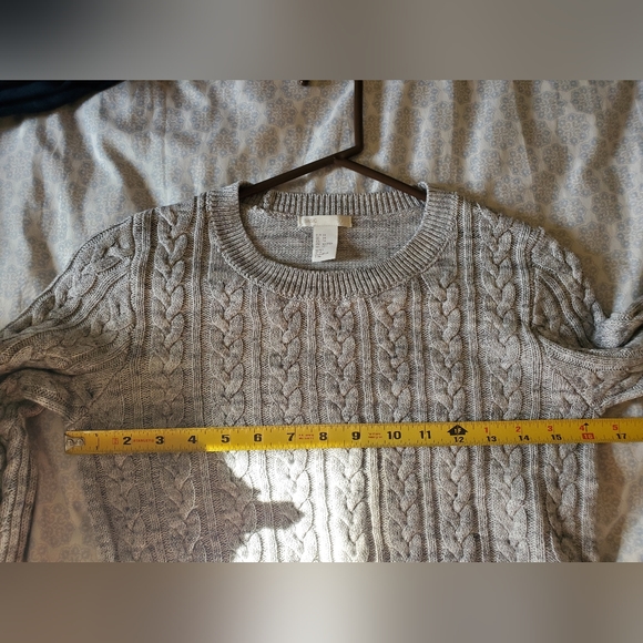 H&M Sweaters - H&M women's acrylic-cotton blend gray twisted knit ribbed pull-over sweater